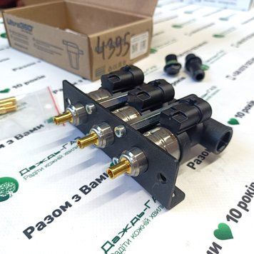 Форсунки CONCORD Type BAR 120 Nl/min 3 цилиндра 1,9 Ом в монтажном наборе со штуцерами в коллектор 4431 фото